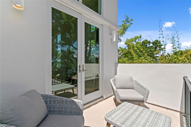 325 22ND AVENUE NE, St Petersburg, FL 33704
