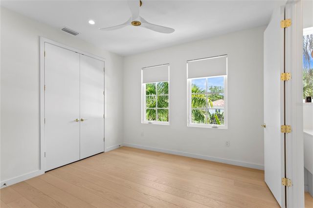 325 22ND AVENUE NE, St Petersburg, FL 33704