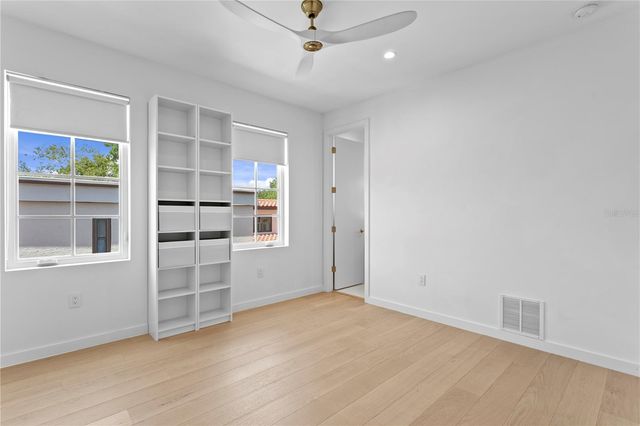 325 22ND AVENUE NE, St Petersburg, FL 33704