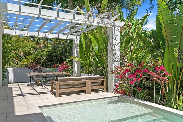 325 22ND AVENUE NE, St Petersburg, FL 33704