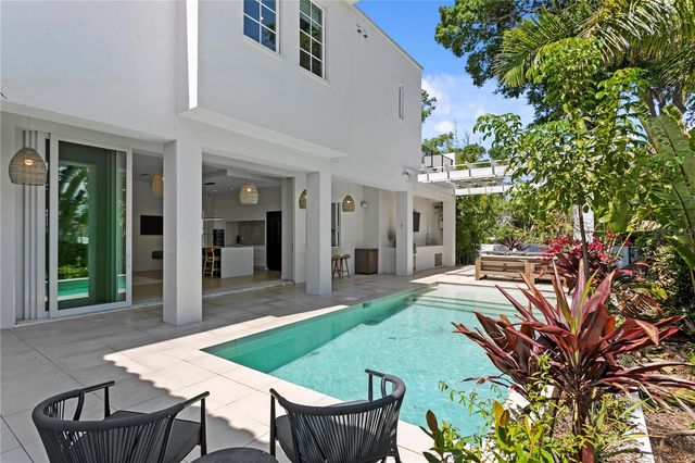 325 22ND AVENUE NE, St Petersburg, FL 33704