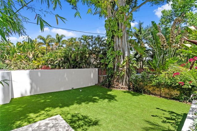 325 22ND AVENUE NE, St Petersburg, FL 33704