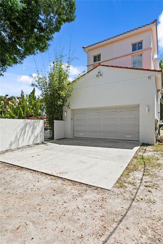 325 22ND AVENUE NE, St Petersburg, FL 33704