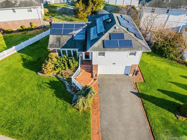 22 Forest Drive, Plainview, NY 11803