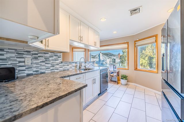 22 Forest Drive, Plainview, NY 11803