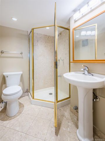 22 Forest Drive, Plainview, NY 11803