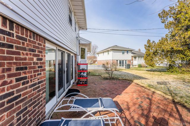 22 Forest Drive, Plainview, NY 11803