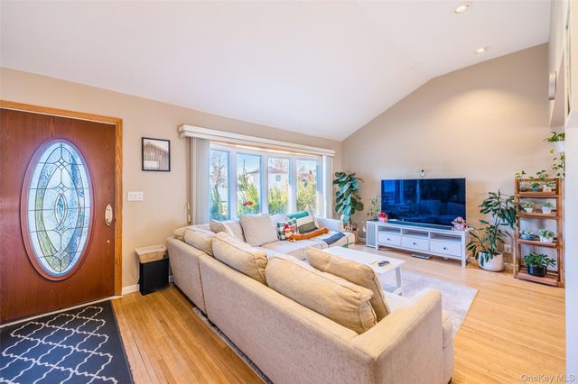 22 Forest Drive, Plainview, NY 11803