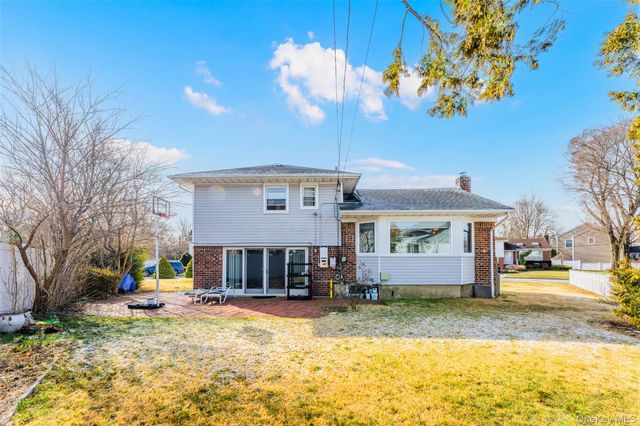 22 Forest Drive, Plainview, NY 11803