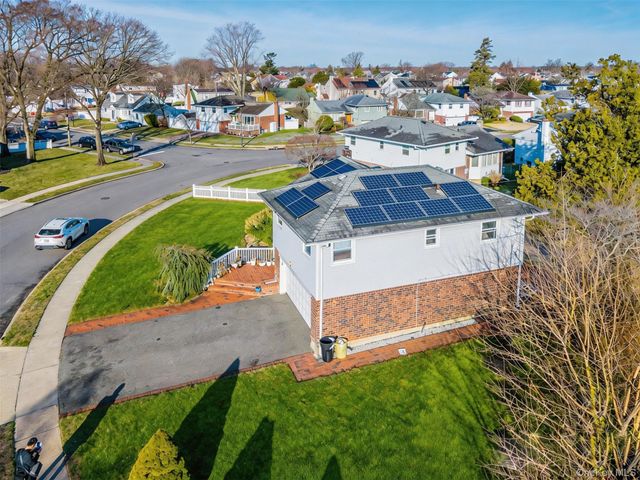 22 Forest Drive, Plainview, NY 11803