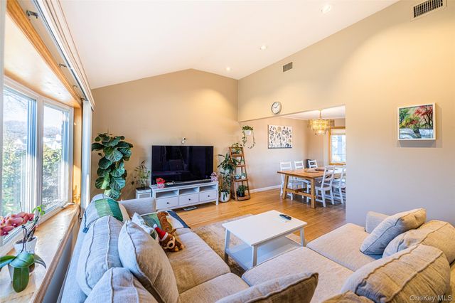 22 Forest Drive, Plainview, NY 11803