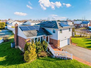 22 Forest Drive, Plainview, NY 11803