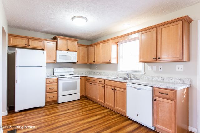 18 Cardwell Way, Louisville, KY 40220