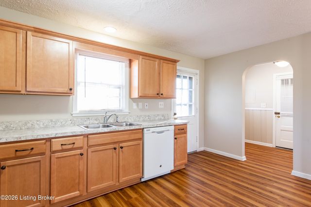18 Cardwell Way, Louisville, KY 40220