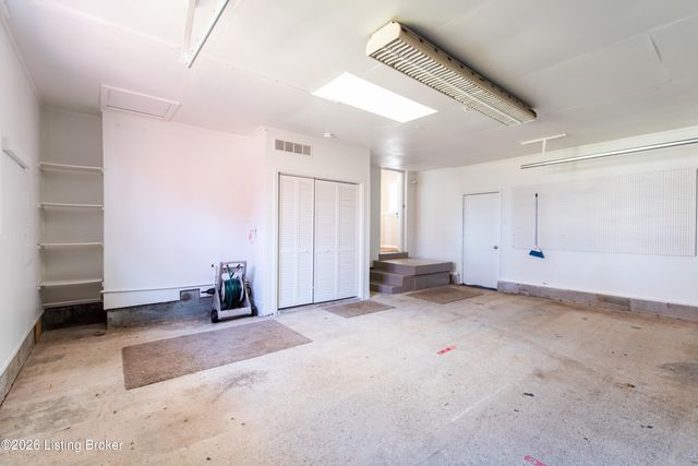 18 Cardwell Way, Louisville, KY 40220
