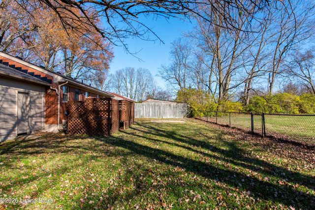 18 Cardwell Way, Louisville, KY 40220