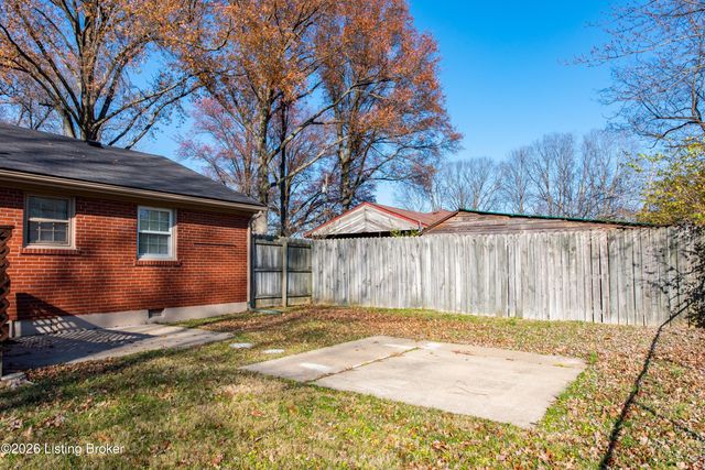 18 Cardwell Way, Louisville, KY 40220