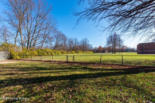 18 Cardwell Way, Louisville, KY 40220