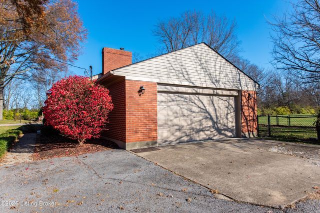 18 Cardwell Way, Louisville, KY 40220