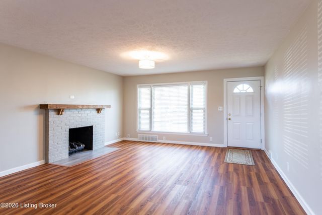 18 Cardwell Way, Louisville, KY 40220