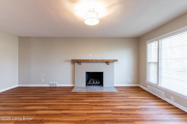 18 Cardwell Way, Louisville, KY 40220