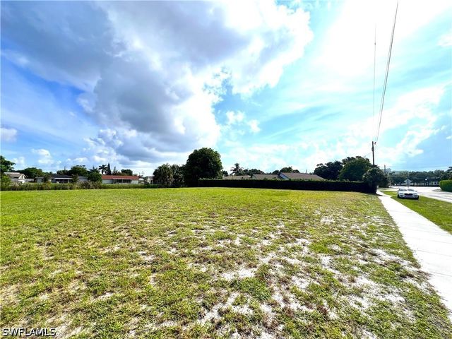 1371 Granada BLVD, Naples, FL 34103