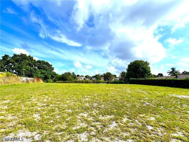 1371 Granada BLVD, Naples, FL 34103
