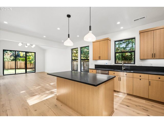 1578 CAL YOUNG Rd, Eugene, OR 97401