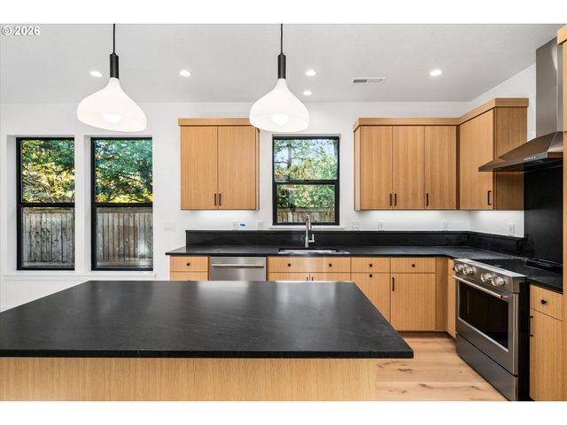 1578 CAL YOUNG Rd, Eugene, OR 97401