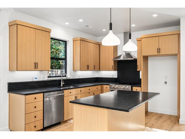 1578 CAL YOUNG Rd, Eugene, OR 97401
