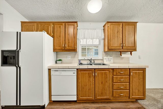 3431 S Pacific Highway SPC 64, Medford, OR 97501