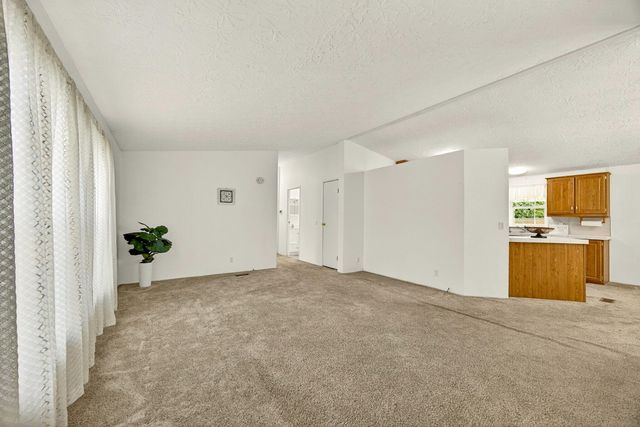 3431 S Pacific Highway SPC 64, Medford, OR 97501