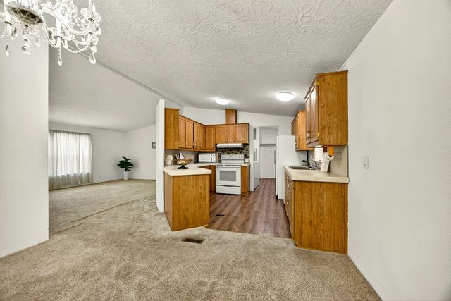 3431 S Pacific Highway SPC 64, Medford, OR 97501