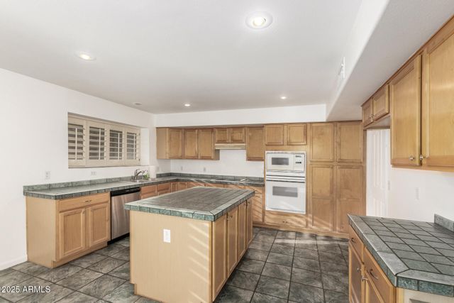 7834 W KERRY Lane, Glendale, AZ 85308