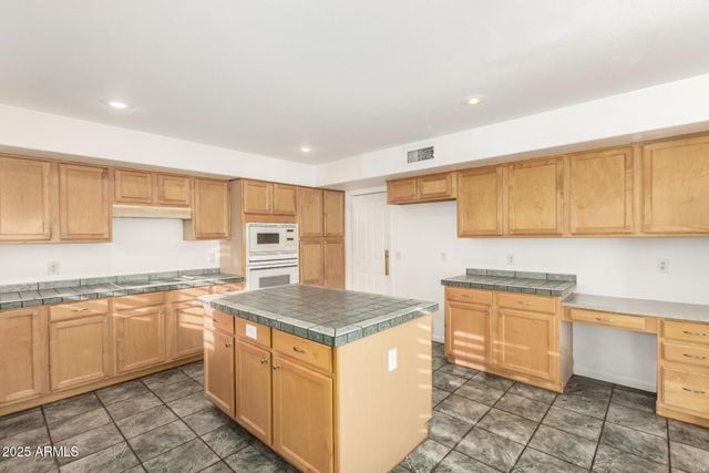 7834 W KERRY Lane, Glendale, AZ 85308