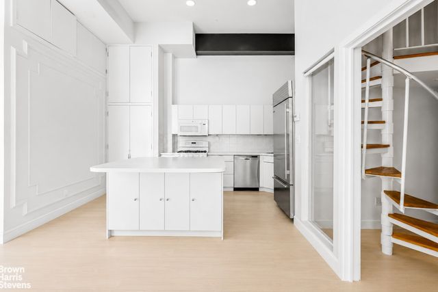 181 Hudson St Apt 1A, New York City, NY 10013
