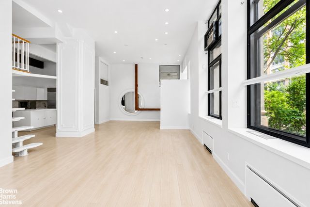 181 Hudson St Apt 1A, New York City, NY 10013