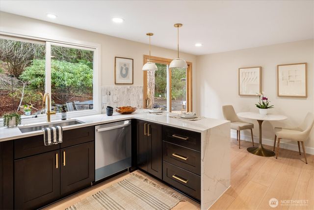 17603 NE 30th Place, Redmond, WA 98052