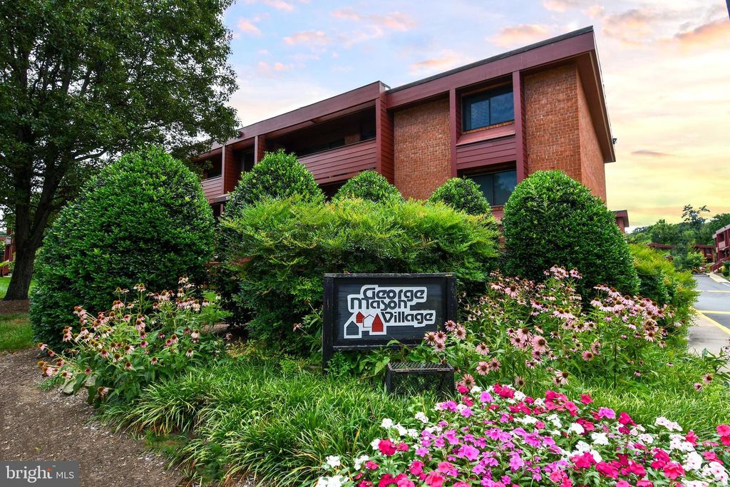 1519 S GEORGE MASON DR #10, Arlington, VA 22204