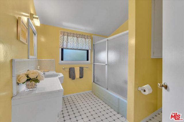 5320 Wortser Avenue, Sherman Oaks, CA 91401