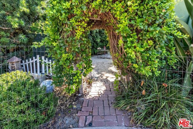 5320 Wortser Avenue, Sherman Oaks, CA 91401