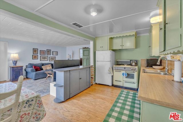 5320 Wortser Avenue, Sherman Oaks, CA 91401