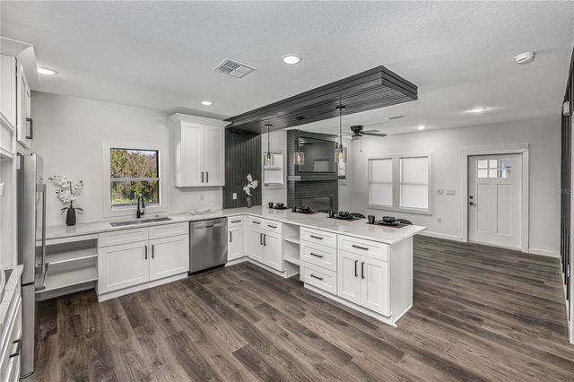 215 N SALEM STREET, Eustis, FL 32726