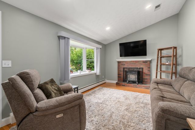 18 Julie Ave, Brockton, MA 02301
