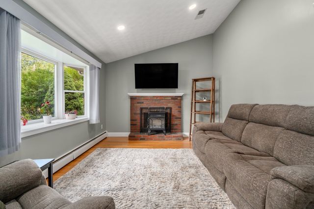 18 Julie Ave, Brockton, MA 02301