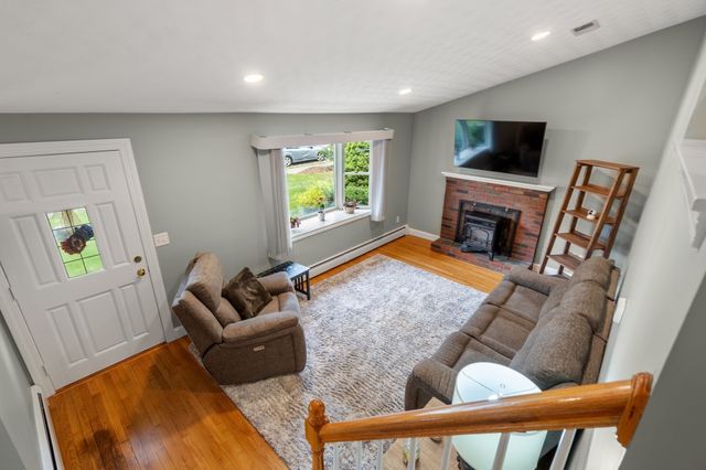 18 Julie Ave, Brockton, MA 02301