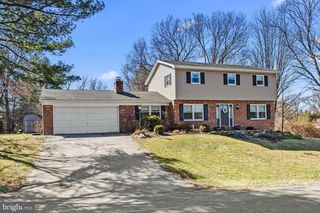 11927 SYCAMORE DR, Hagerstown, MD 21742
