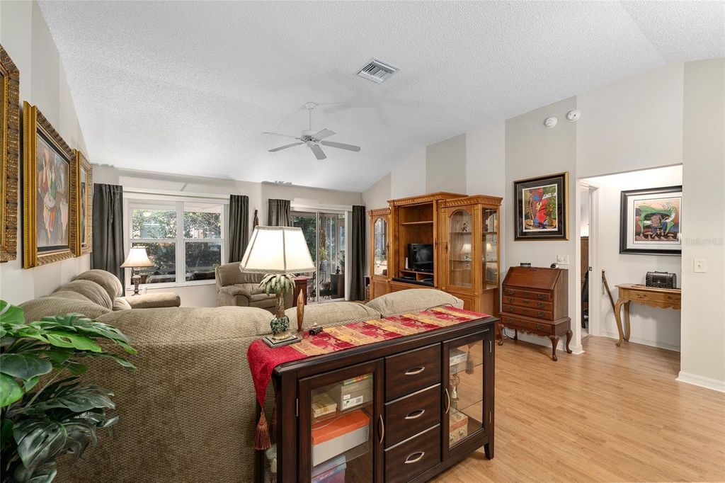 Image 13 of property listing at 16715 SE 80TH CLOVERWOOD TERRACE, The Villages, FL 32162