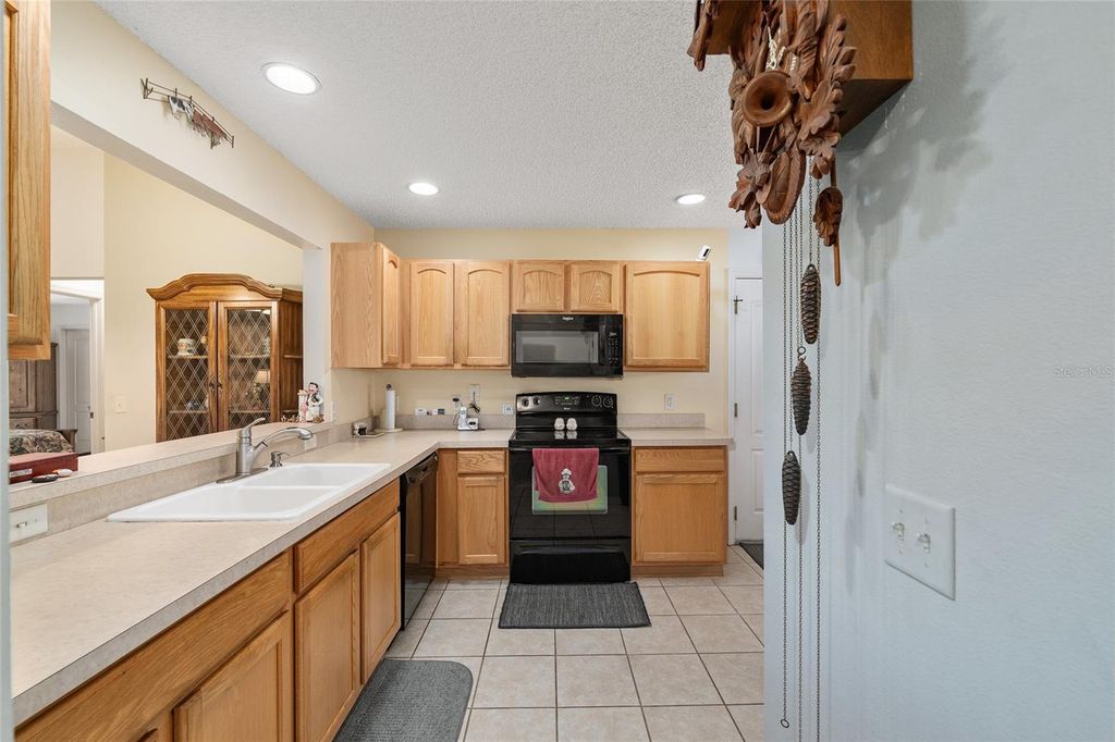 Image 8 of property listing at 16715 SE 80TH CLOVERWOOD TERRACE, The Villages, FL 32162