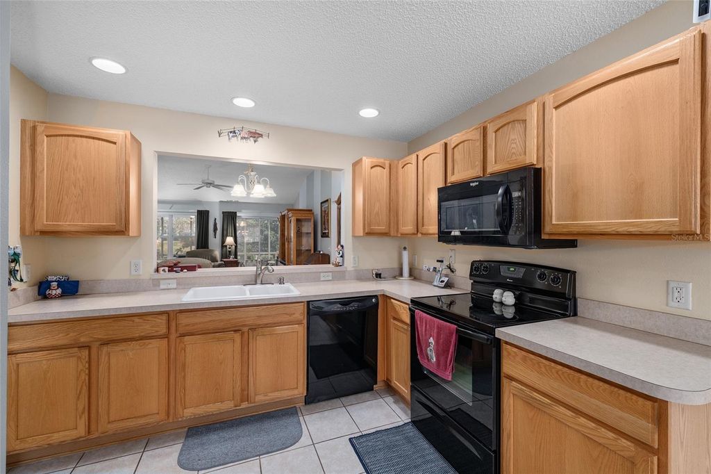 Image 9 of property listing at 16715 SE 80TH CLOVERWOOD TERRACE, The Villages, FL 32162